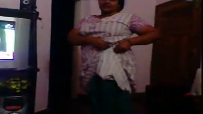 40age south indian mature aunty seducing moment